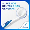 KIT PROMOCIONAL ESCOVA DE DENTE PARA DENTES SENSÍVEIS SENSODYNE GENTLE COM 3 UNIDADES