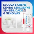 ESCOVA DENTAL SENSODYNE SENSIBILIDADE & GENGIVAS PARA DENTES SENSÍVEIS E SANGRAMENTOS NA GENGIVA