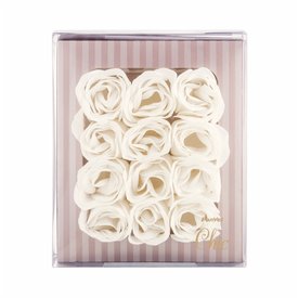 KIT PANVEL CHIC ROSAS BRANCAS COM 12 SABONETES EM PÉTALAS