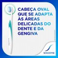 ESCOVA DE DENTE COM CERDAS MACIAS SENSODYNE MULTIPROTEÇÃO PARA DENTES SENSÍVEIS