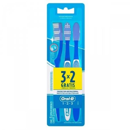 KIT ESCOVA DENTAL MÉDIA ORAL-B 123 - 3 UNIDADES