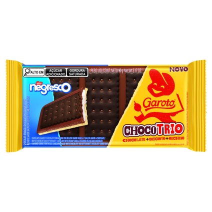 BISCOITO GAROTO CHOCOTRIO CHOCOLATE BRANCO E MEIO AMARGO RECHEIO NEGRESCO 90G